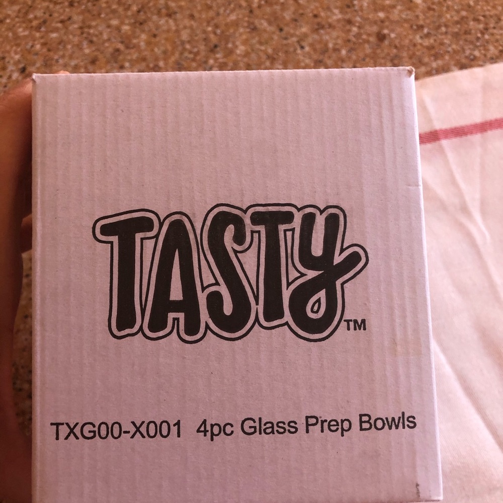 Tasty 4 piece  clear glass prep bowls.